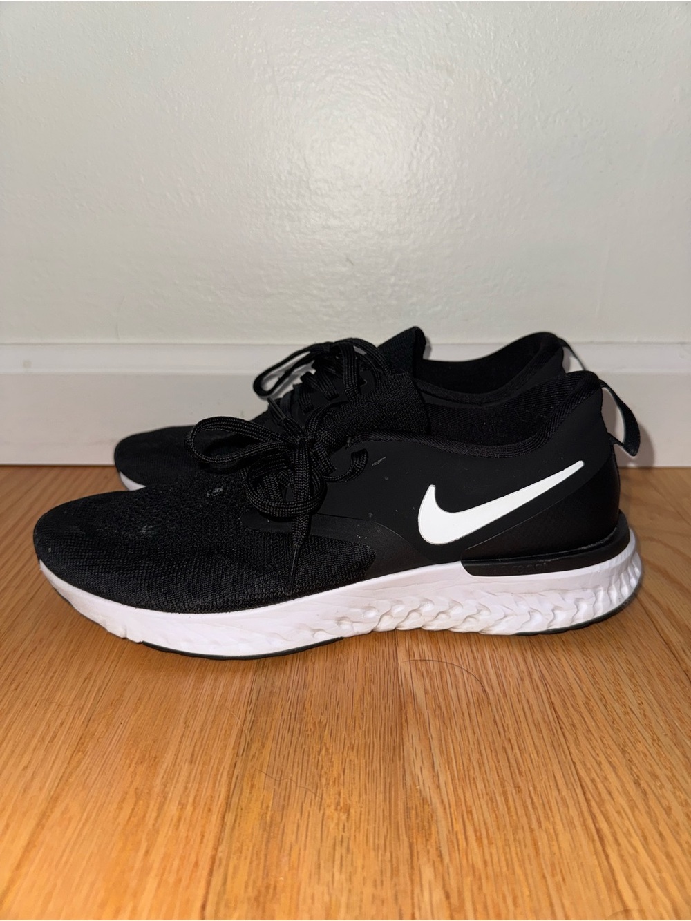 Nike Odyssey React Flyknit 2 Black White Running Shoes Women’s Size 9
